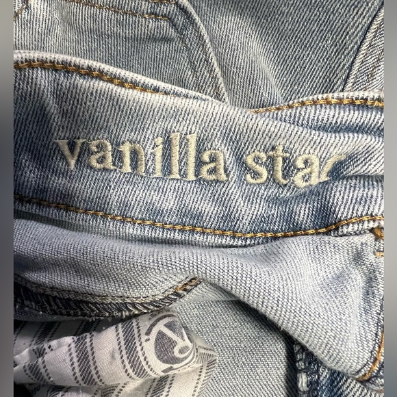 Vanilla Star Cheeky Super High-Rise Distressed Denim Shorts. Size: 29/9 - Picture 4 of 6